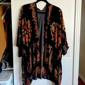 Beautiful vintage kimono - Velvety material. Flows beautifully!